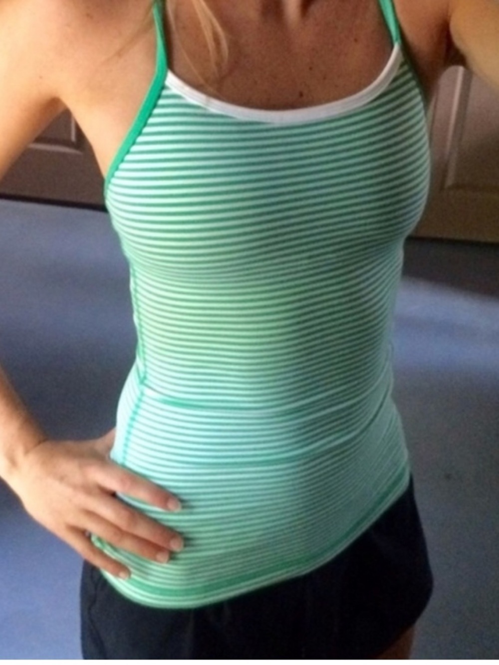 Lululemon Power Y Striped Kelly Green Built-In Bra Tank Top Women’s Size 8